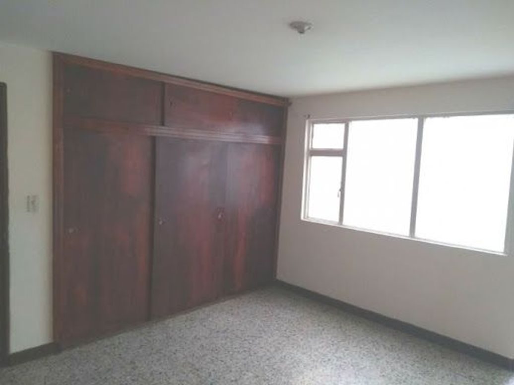 Casa de 13 alcobas en venta en Urbanización Carvajal, Bogotá, 280 m² · foto 4 de 20