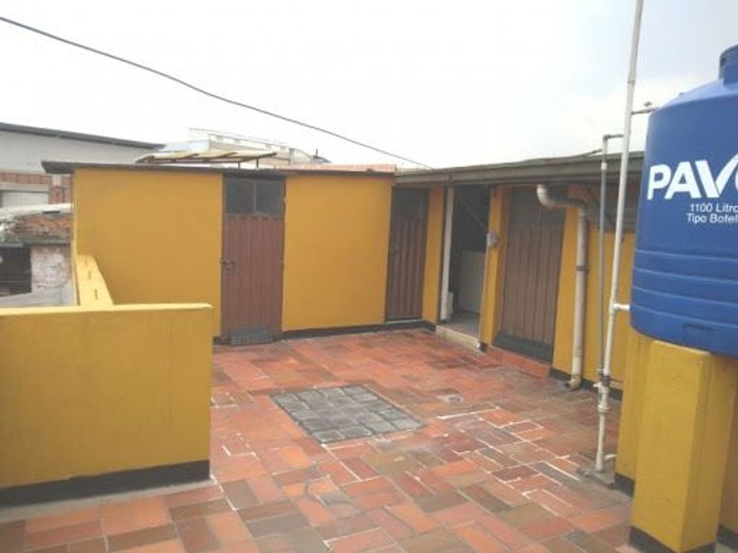 Casa de 13 alcobas en venta en Urbanización Carvajal, Bogotá, 280 m² · foto 3 de 20