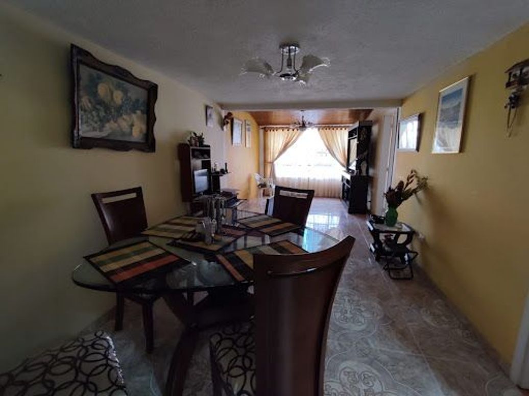 Casa de 10 alcobas en venta en Urbanización Sinaí, Bogotá, 324 m² · foto 4 de 17