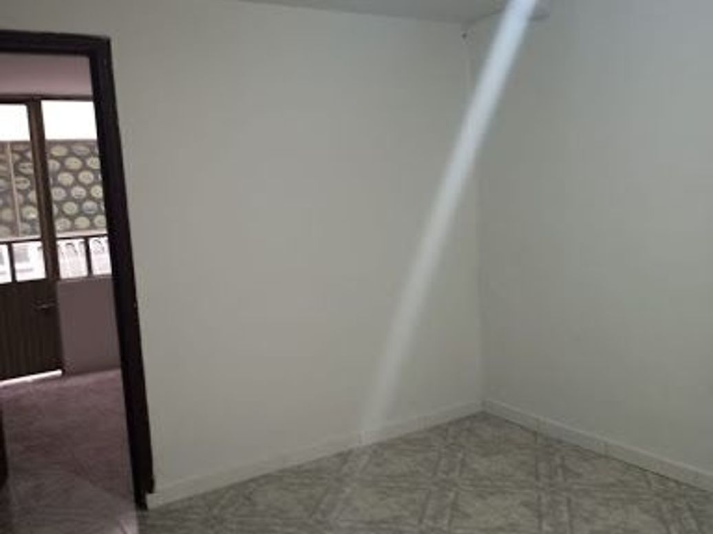 Casa de 6 alcobas en venta en Ciudad Kennedy, Bogotá, 342 m² · foto 9 de 12