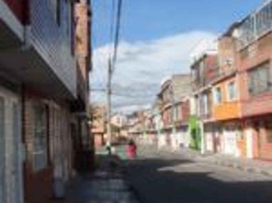 Casa de 6 alcobas en venta en Ciudad Kennedy, Bogotá, 342 m² · foto 5 de 12