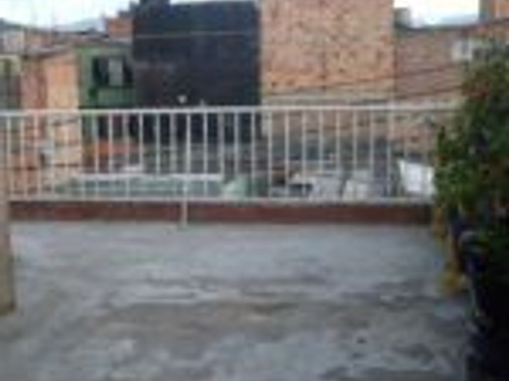 Casa de 6 alcobas en venta en Ciudad Kennedy, Bogotá, 342 m² · foto 7 de 12