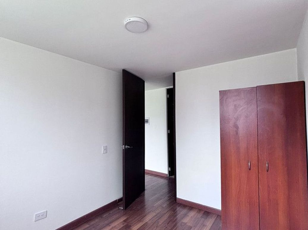 Apartamento de 2 alcobas en venta en Campo Alegre, Bogotá, 40 m² · foto 6 de 9