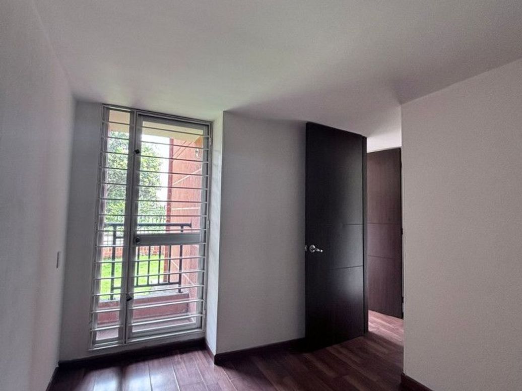 Apartamento de 2 alcobas en venta en Campo Alegre, Bogotá, 40 m² · foto 7 de 9