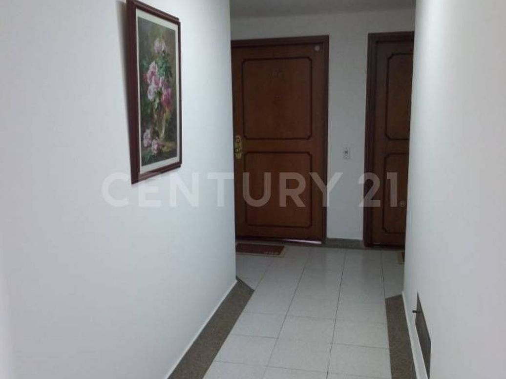 Apartamento de 3 alcobas en venta en Cedritos, Bogotá, 120 m² · foto 4 de 20