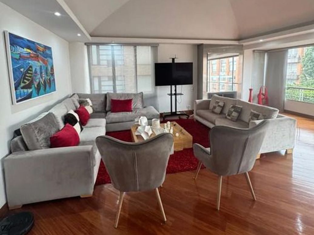 Apartamento de 4 alcobas en venta en Chico Navarra, Bogotá, 259 m² · foto 8 de 12