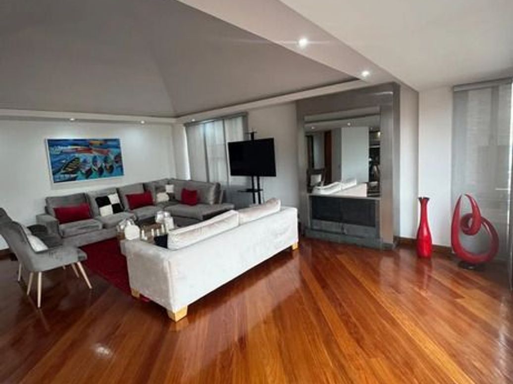 Apartamento de 4 alcobas en venta en Chico Navarra, Bogotá, 259 m² · foto 5 de 12