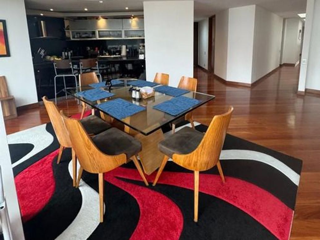 Apartamento de 4 alcobas en venta en Chico Navarra, Bogotá, 259 m² · foto 6 de 12