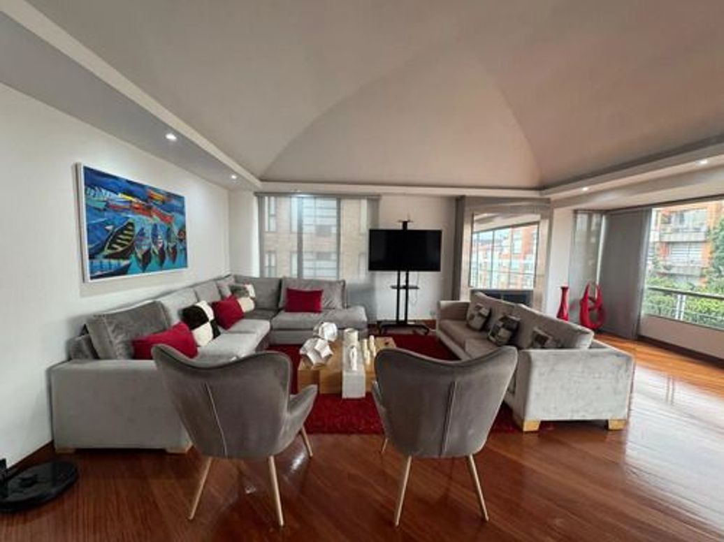 Apartamento de 4 alcobas en venta en Chico Navarra, Bogotá, 259 m² · foto 3 de 12