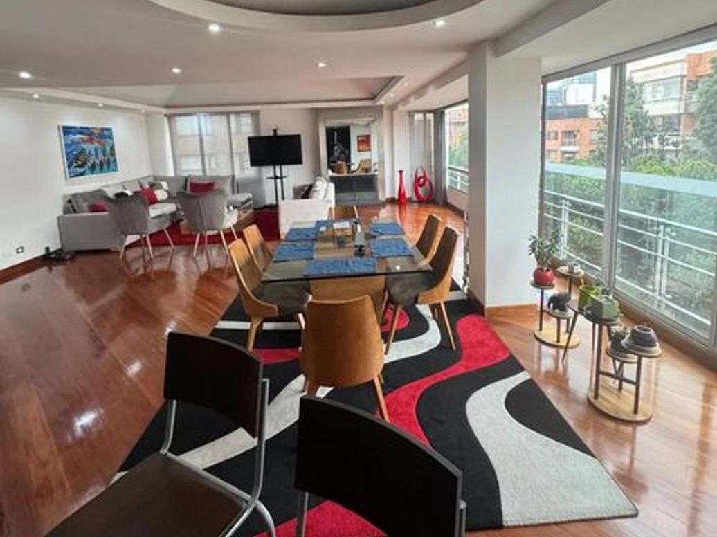 Apartamento de 4 alcobas en venta en Chico Navarra, Bogotá, 259 m² · foto 4 de 12
