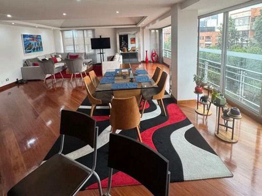 Apartamento de 4 alcobas en venta en Chico Navarra, Bogotá, 259 m² · foto 9 de 12