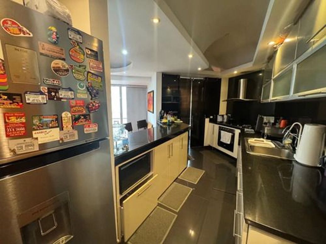 Apartamento de 4 alcobas en venta en Chico Navarra, Bogotá, 259 m² · foto 10 de 12