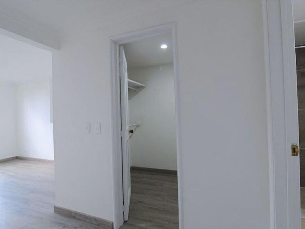 Apartamento de 3 alcobas en venta en El Batan, Bogotá, 130 m² · foto 8 de 14