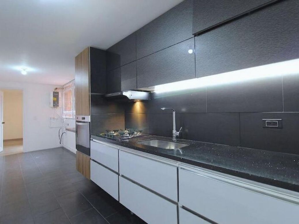Apartamento de 3 alcobas en venta en El Batan, Bogotá, 130 m² · foto 5 de 14