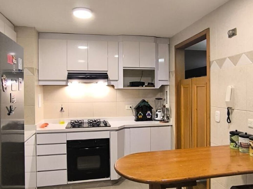 Apartamento de 3 alcobas en venta en Parques De Lorena, Bogotá, 110 m² · foto 2 de 20