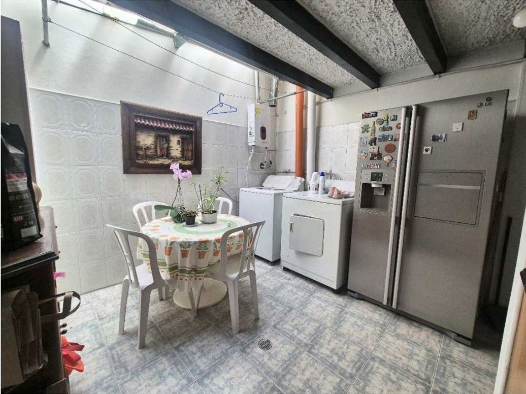 Casa de 4 alcobas en venta en Cedro Narvaez, Bogotá, 190 m² · foto 15 de 20