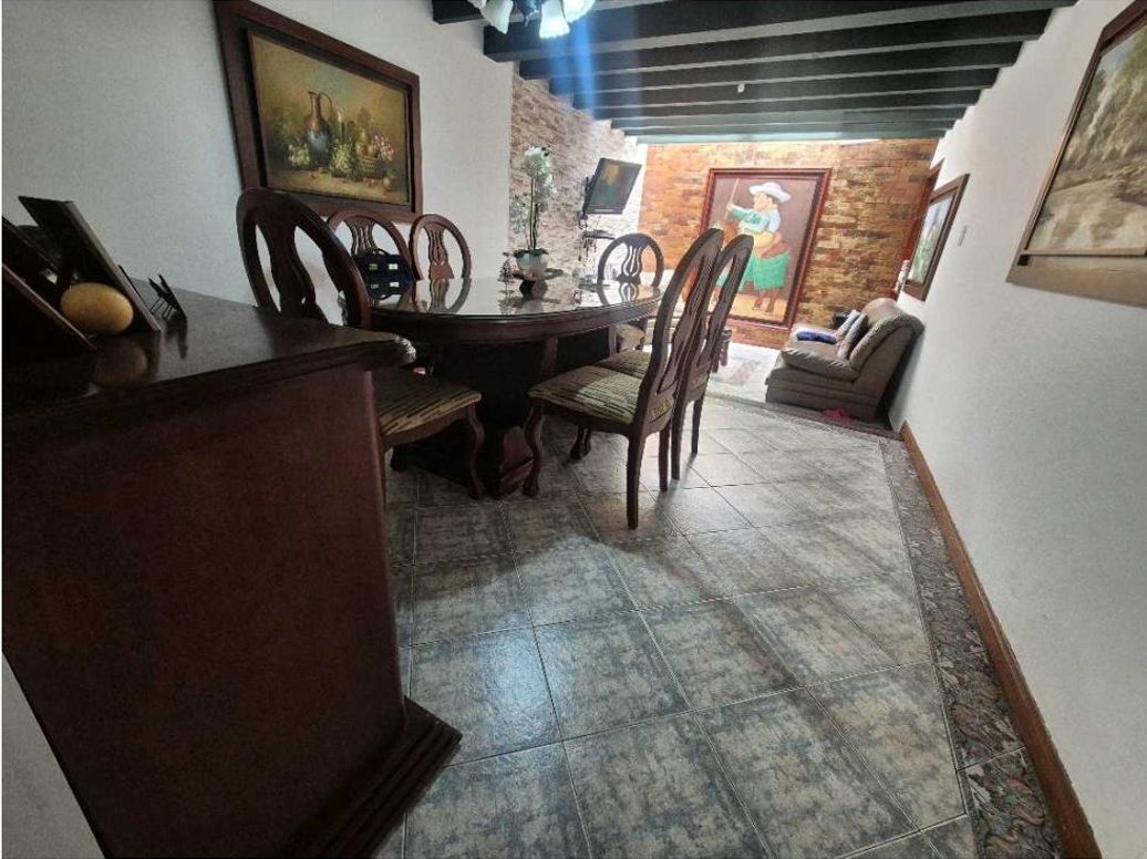 Casa de 4 alcobas en venta en Cedro Narvaez, Bogotá, 190 m² · foto 9 de 20