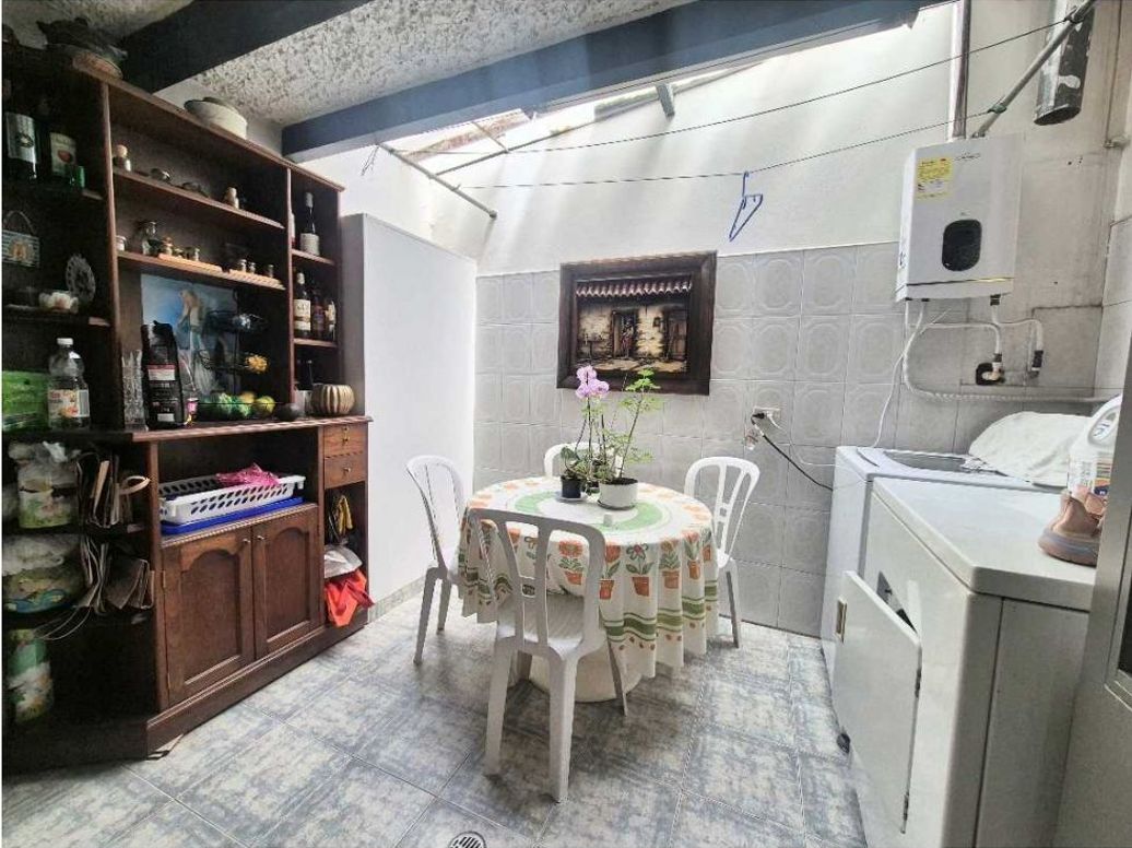 Casa de 4 alcobas en venta en Cedro Narvaez, Bogotá, 190 m² · foto 16 de 20