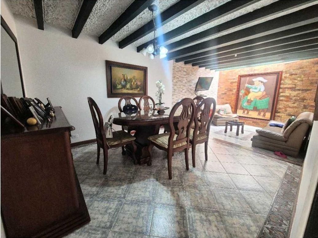 Casa de 4 alcobas en venta en Cedro Narvaez, Bogotá, 190 m² · foto 10 de 20