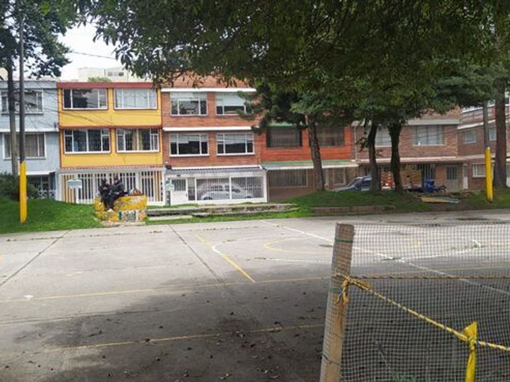 Casa de 7 alcobas en venta en Los Monjes, Bogotá, 227 m² · foto 2 de 20