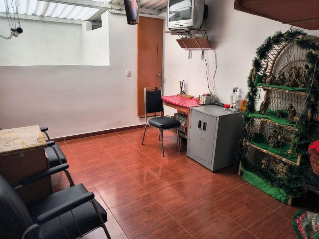 Casa de 6 alcobas en venta en Primavera, Bogotá, 230 m² · foto 18 de 20