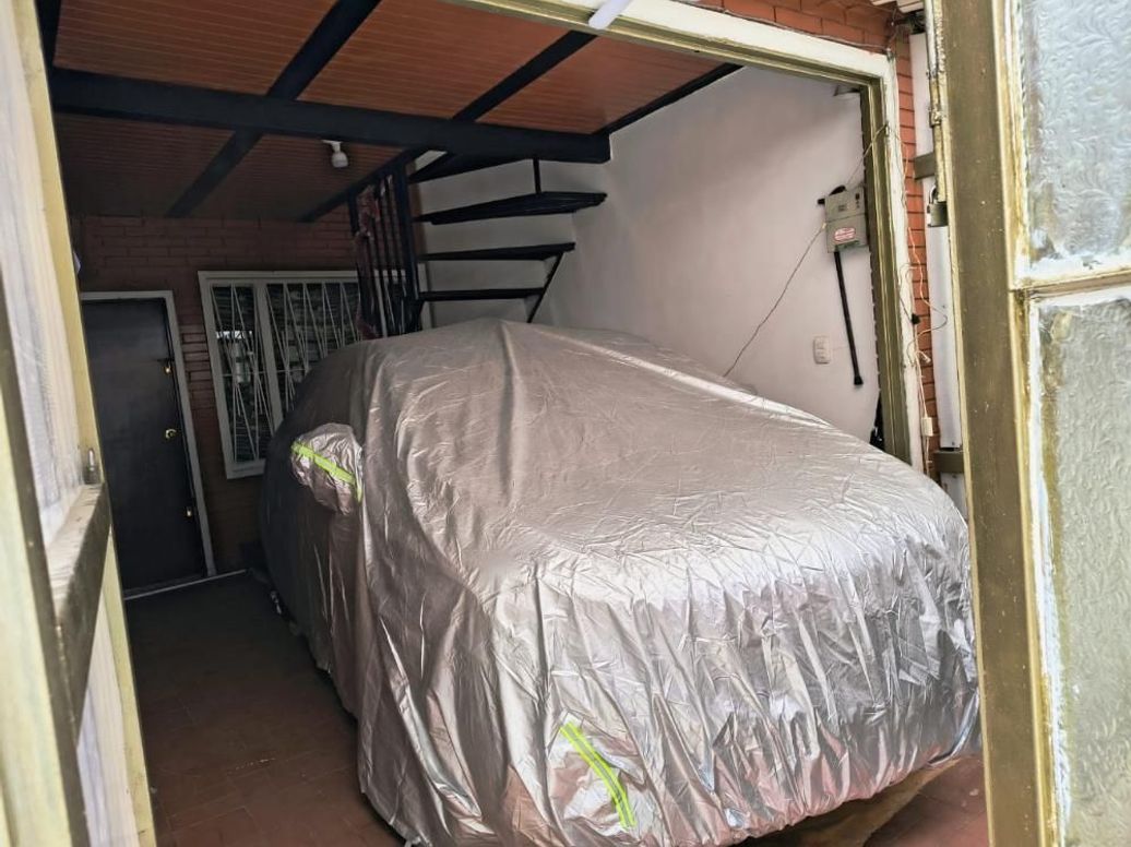 Casa de 6 alcobas en venta en Primavera, Bogotá, 230 m² · foto 2 de 20