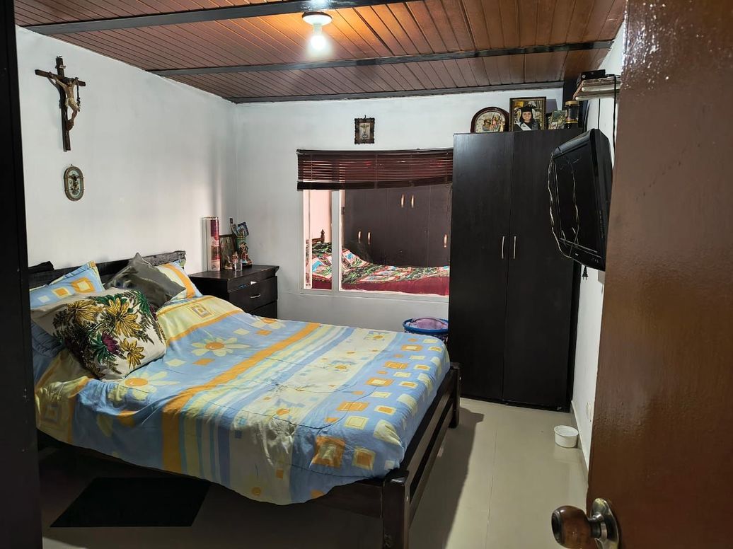 Casa de 6 alcobas en venta en Primavera, Bogotá, 230 m² · foto 12 de 20
