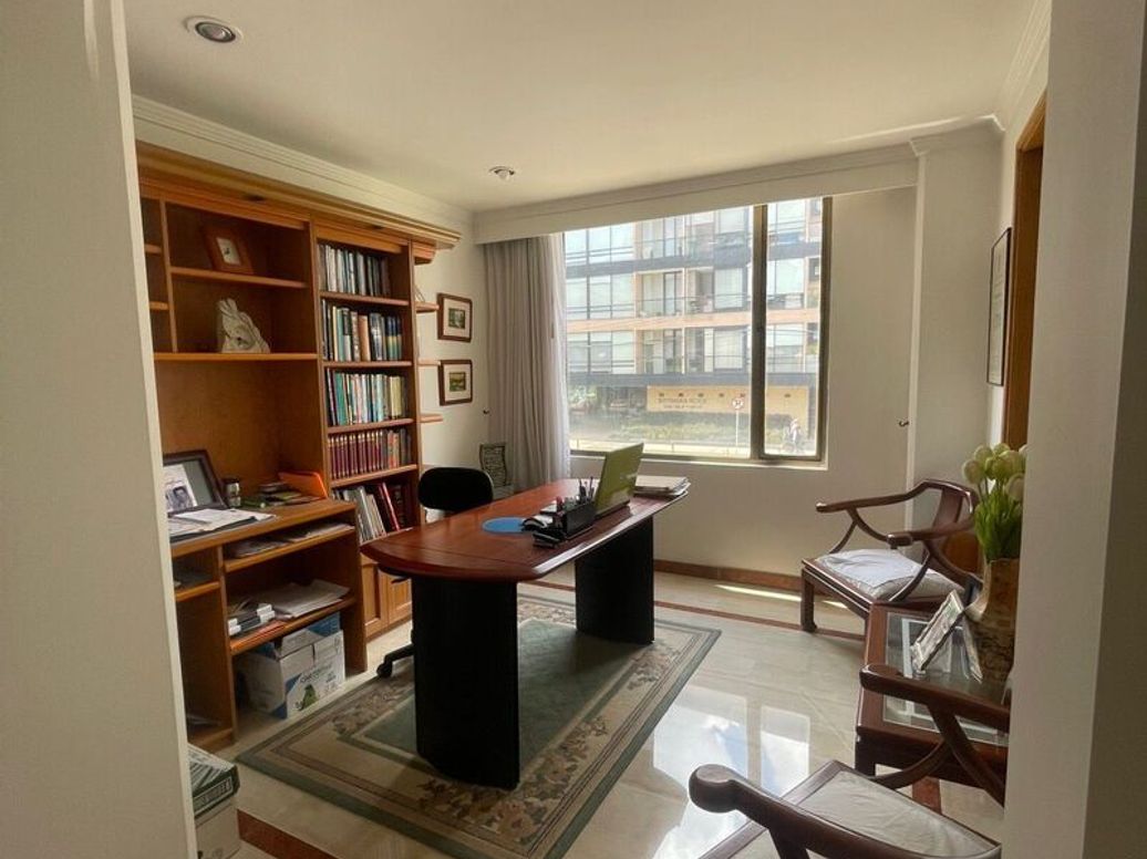 Apartamento de 3 alcobas en venta en Santa Barbara Occidental, Bogotá, 162 m² · foto 9 de 19