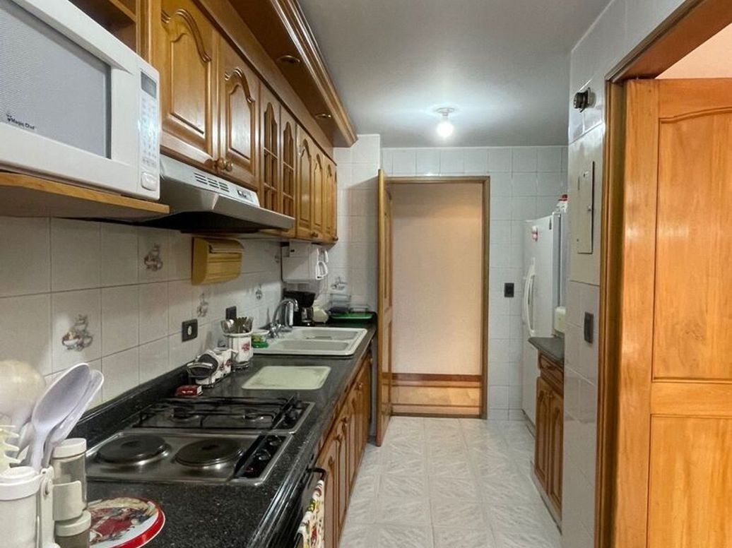 Apartamento de 3 alcobas en venta en Santa Barbara Occidental, Bogotá, 162 m² · foto 6 de 19