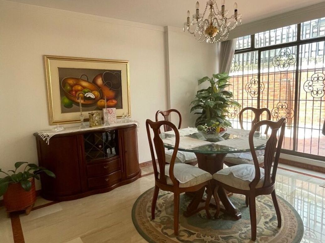 Apartamento de 3 alcobas en venta en Santa Barbara Occidental, Bogotá, 162 m² · foto 4 de 19
