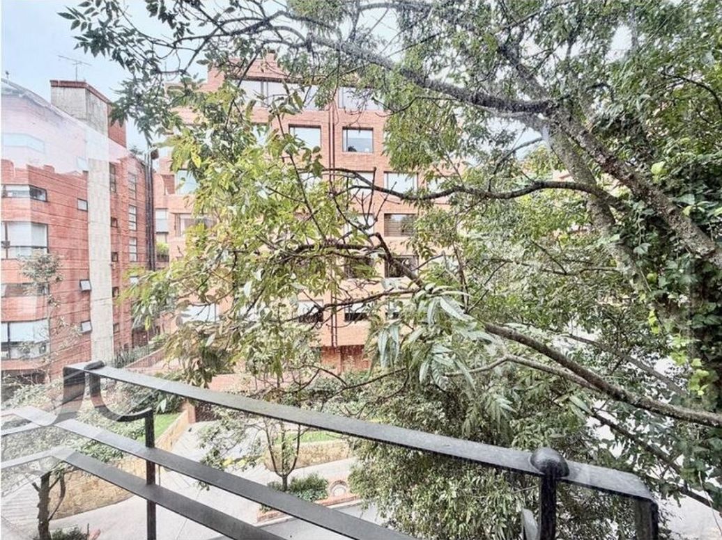 Apartamento de 3 alcobas en venta en Los Rosales, Bogotá, 251 m² · foto 19 de 20