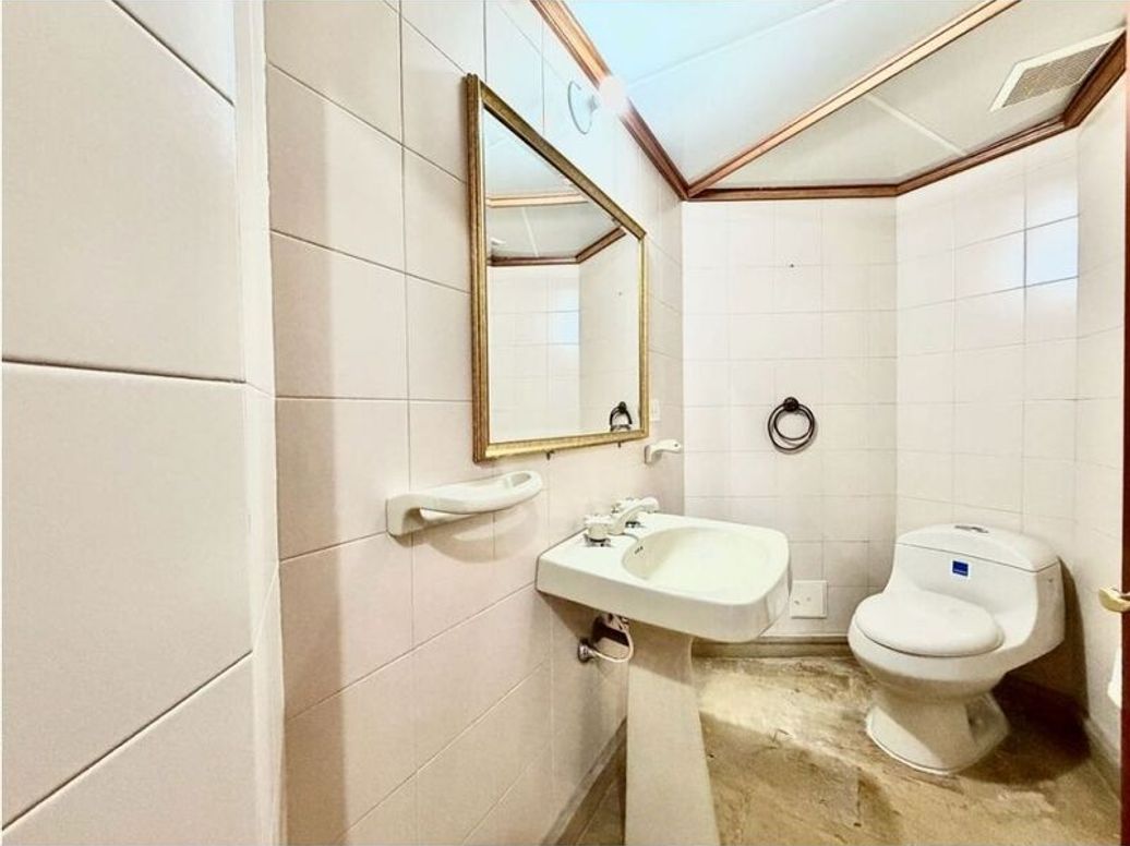 Apartamento de 3 alcobas en venta en Los Rosales, Bogotá, 251 m² · foto 20 de 20