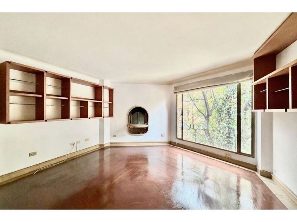 Apartamento de 3 alcobas en venta en Los Rosales, Bogotá, 251 m² · foto 2 de 20