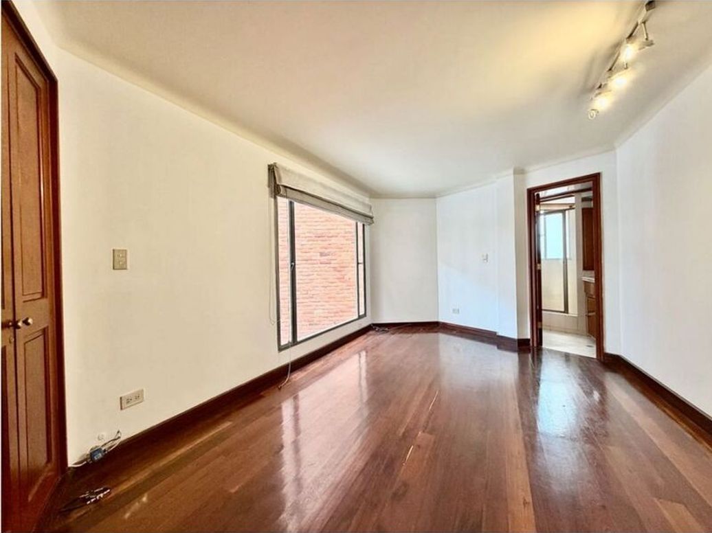 Apartamento de 3 alcobas en venta en Los Rosales, Bogotá, 251 m² · foto 14 de 20