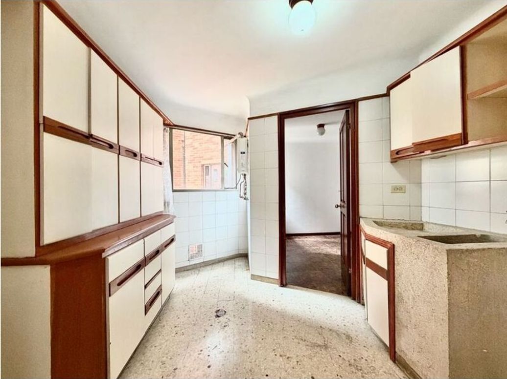 Apartamento de 3 alcobas en venta en Los Rosales, Bogotá, 251 m² · foto 8 de 20