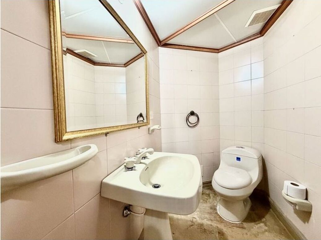 Apartamento de 3 alcobas en venta en Los Rosales, Bogotá, 251 m² · foto 9 de 20