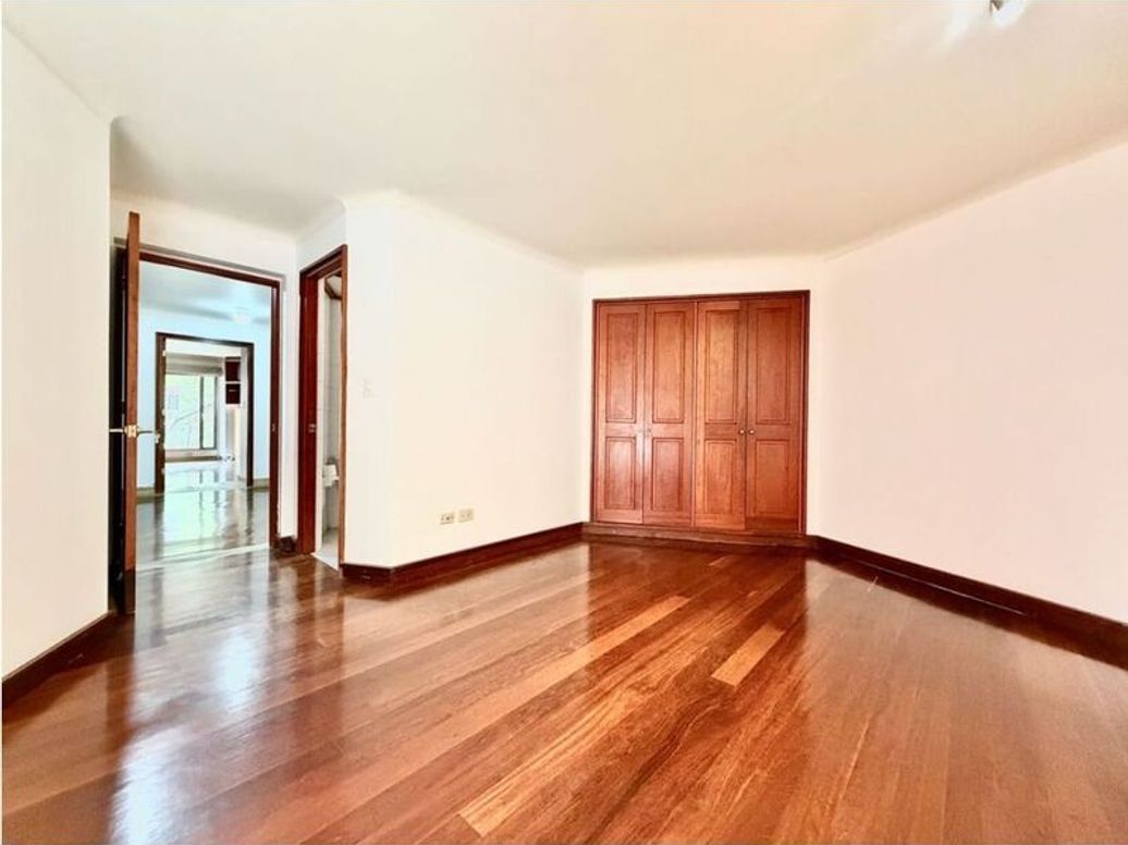 Apartamento de 3 alcobas en venta en Los Rosales, Bogotá, 251 m² · foto 12 de 20