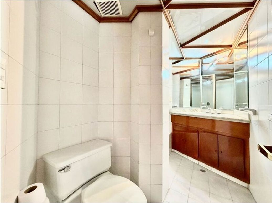 Apartamento de 3 alcobas en venta en Los Rosales, Bogotá, 251 m² · foto 13 de 20