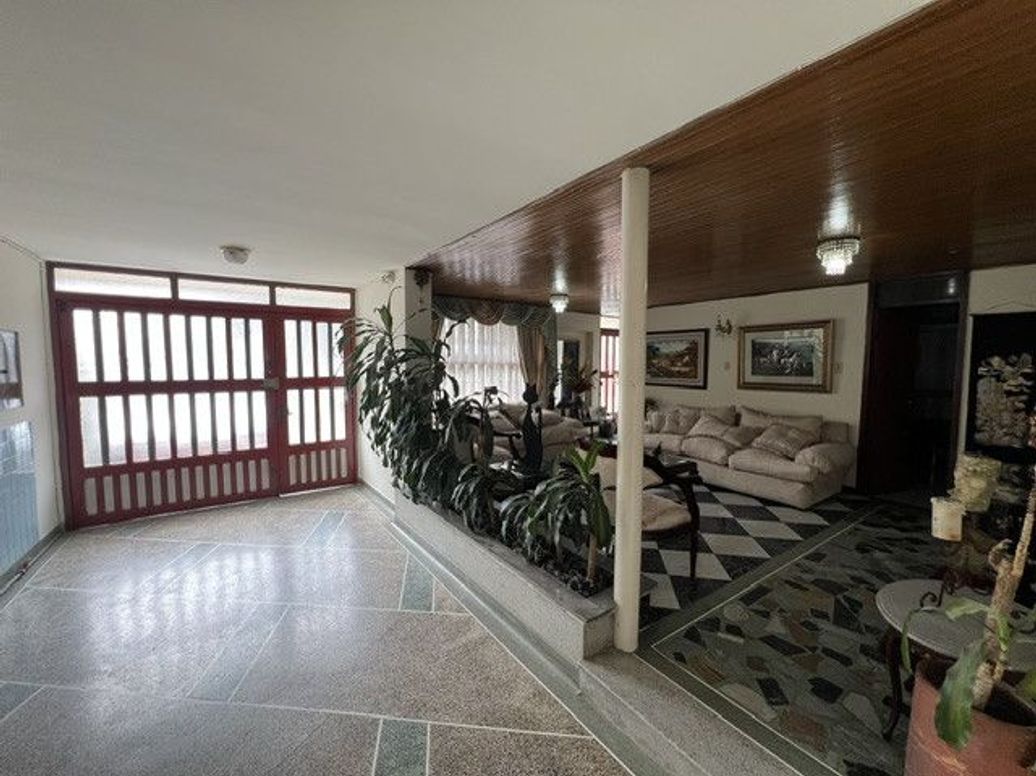 Casa de 5 alcobas en venta en El Salitre, Bogotá, 350 m² · foto 12 de 20