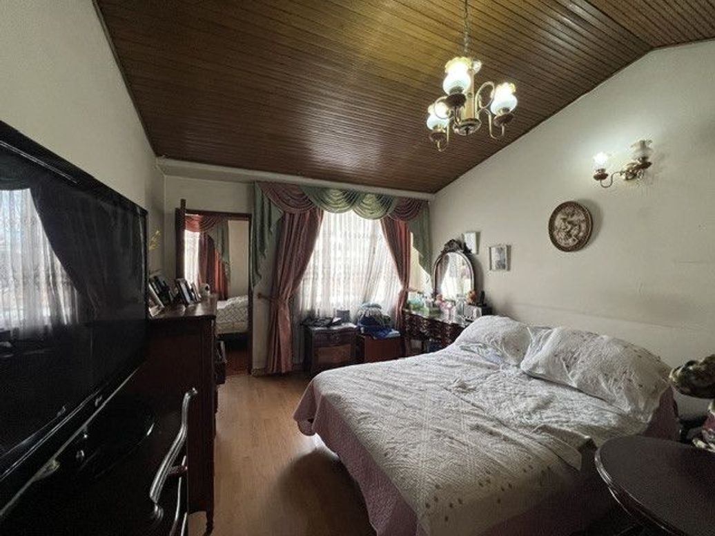 Casa de 5 alcobas en venta en El Salitre, Bogotá, 350 m² · foto 15 de 20