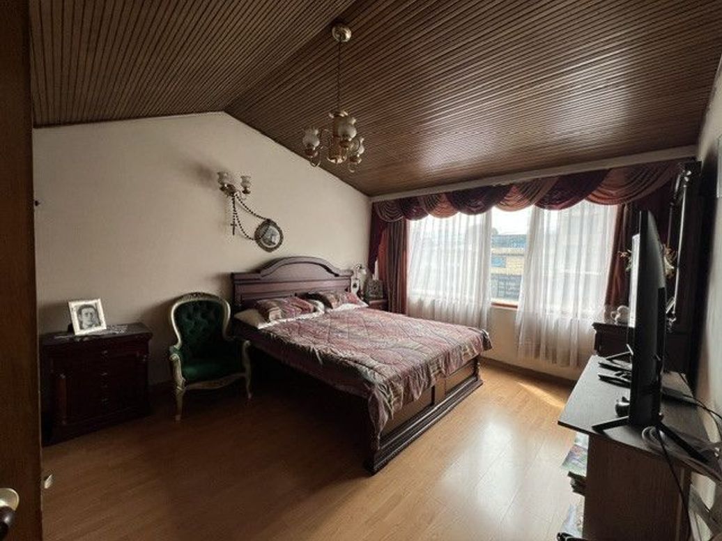 Casa de 5 alcobas en venta en El Salitre, Bogotá, 350 m² · foto 18 de 20