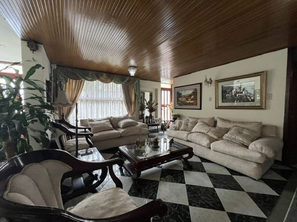 Casa de 5 alcobas en venta en El Salitre, Bogotá, 350 m² · foto 2 de 20
