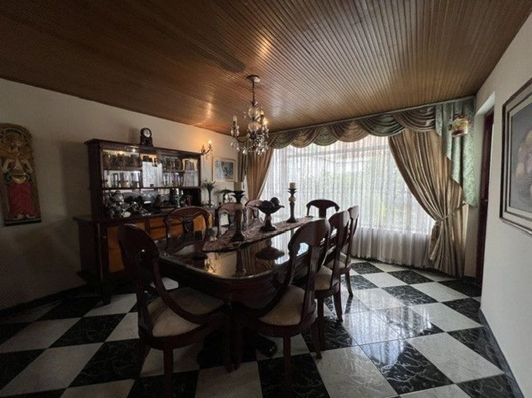 Casa de 5 alcobas en venta en El Salitre, Bogotá, 350 m² · foto 5 de 20