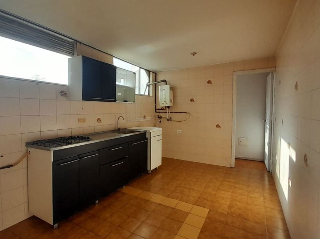 Apartamento de 3 alcobas en venta en Quinta Paredes, Bogotá, 101 m² · foto 10 de 13
