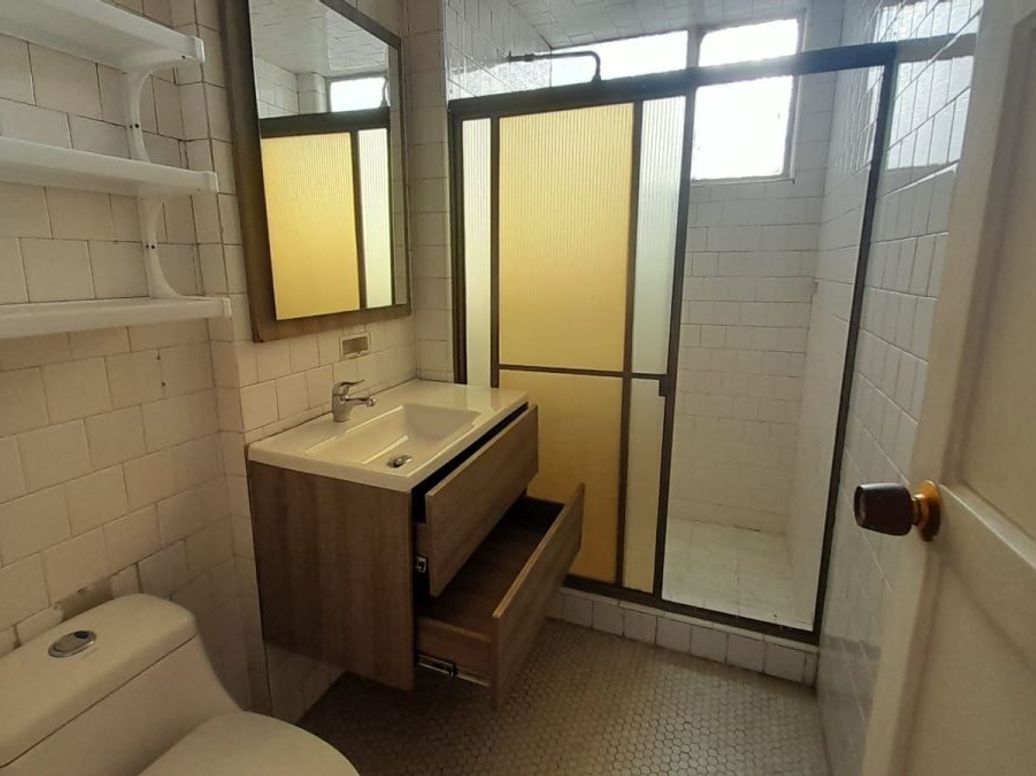 Apartamento de 3 alcobas en venta en Quinta Paredes, Bogotá, 101 m² · foto 12 de 13