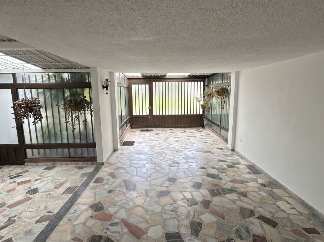 Casa de 4 alcobas en venta en Modelia, Bogotá, 303 m² · foto 2 de 20