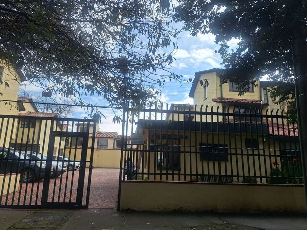 Casa de 3 alcobas en venta en Prado Veraniego Norte, Bogotá, 130 m² · foto 2 de 20