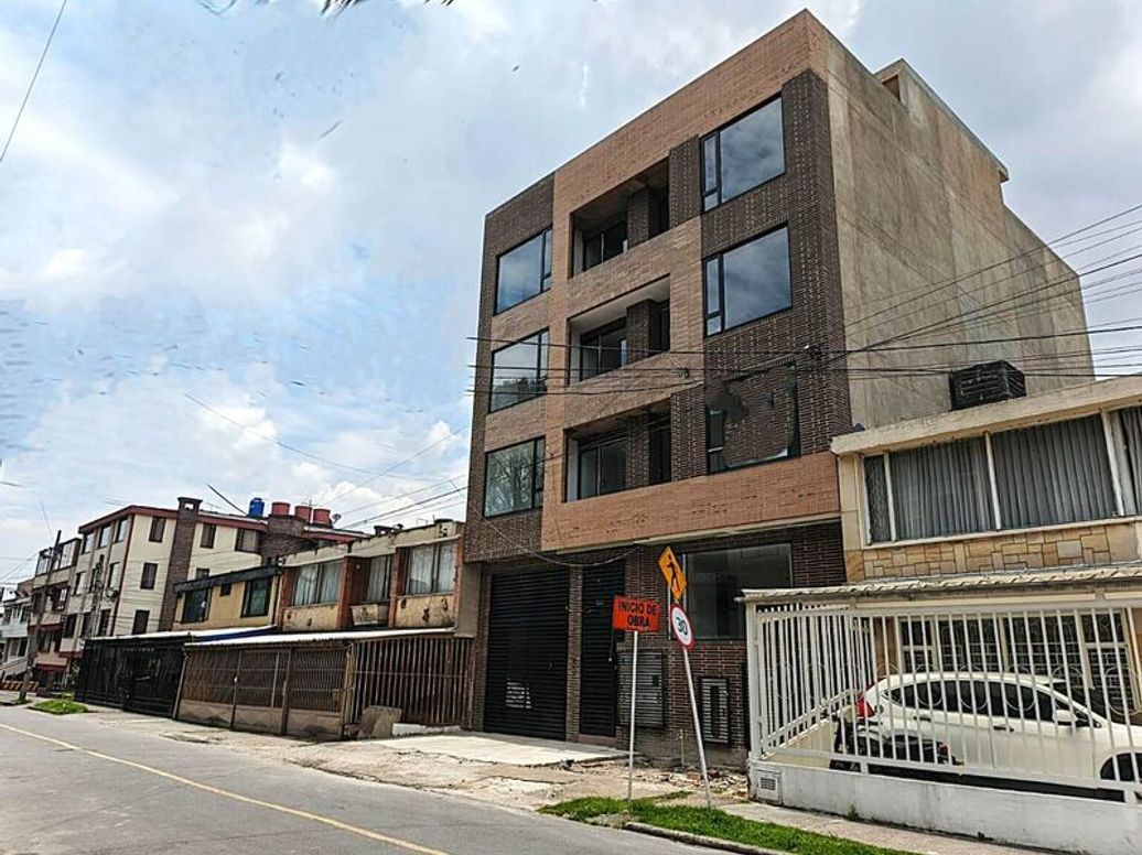 Apartamento de 3 alcobas en venta en Normandía, Bogotá, 67 m² · foto 2 de 19