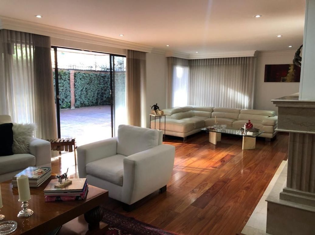 Apartamento de 5 alcobas en venta en La Carolina, Bogotá, 250 m² · foto 2 de 20