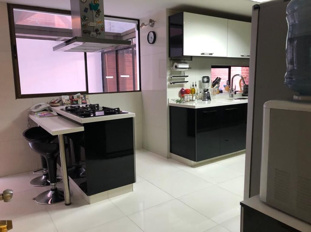 Apartamento de 5 alcobas en venta en La Carolina, Bogotá, 250 m² · foto 3 de 20